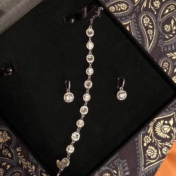 Jewelry - 💜💜SALE💜💜 crystal stone bracelet & earrings